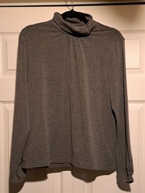 Tanjay-Gray Turtleneck Long Sleeve Top